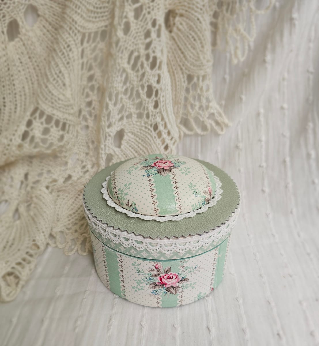 Шкатулка круглая greengate Мятные розы