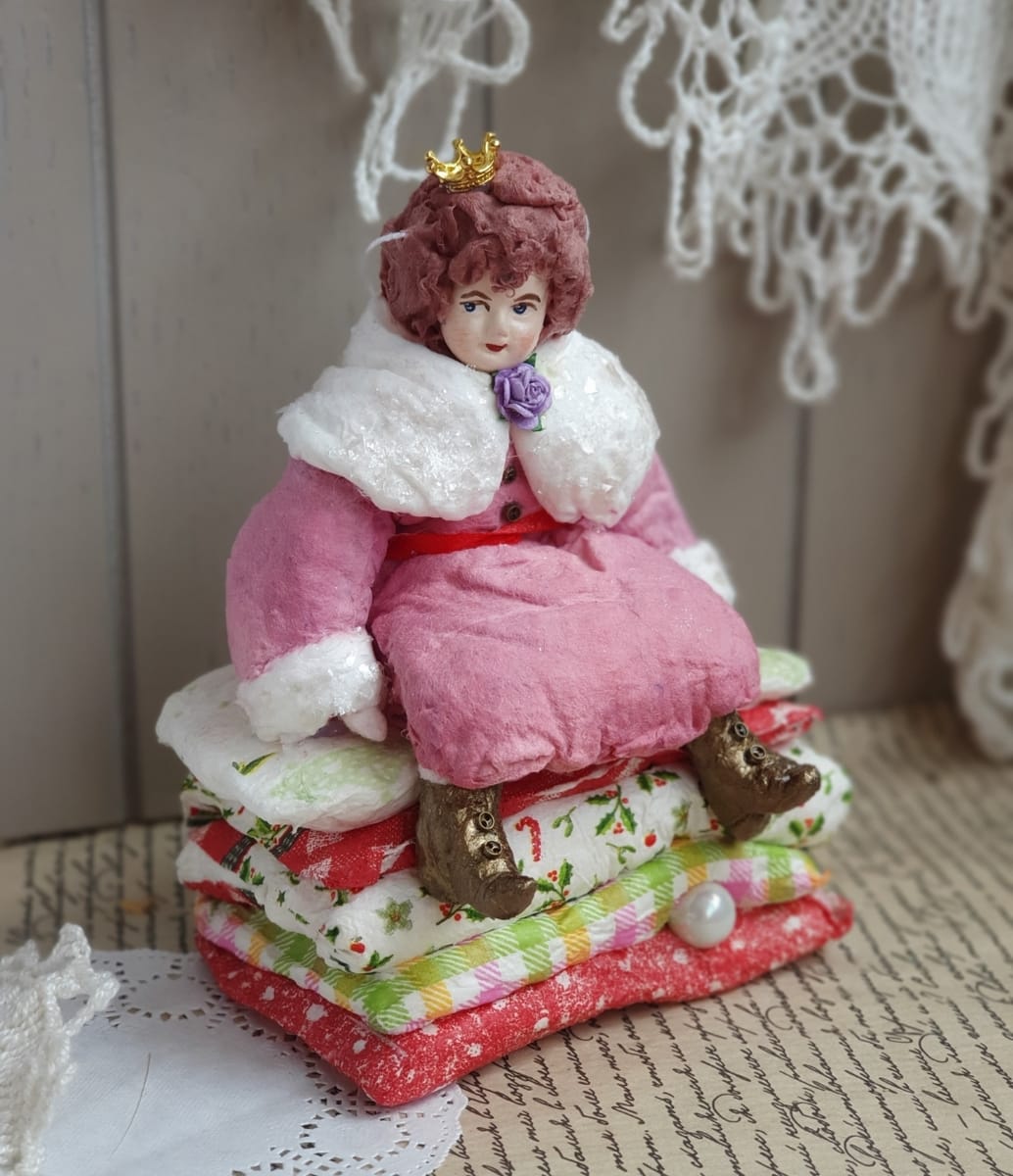 Ватная игрушка Принцесса на горошине