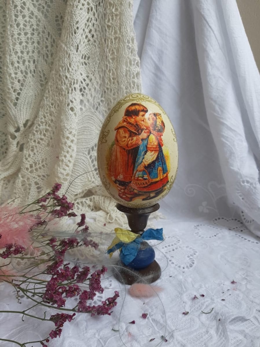 Пасхальное яйцо Поцелуй 