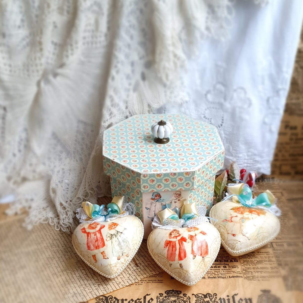 Короб с игрушками Винтажные открытки