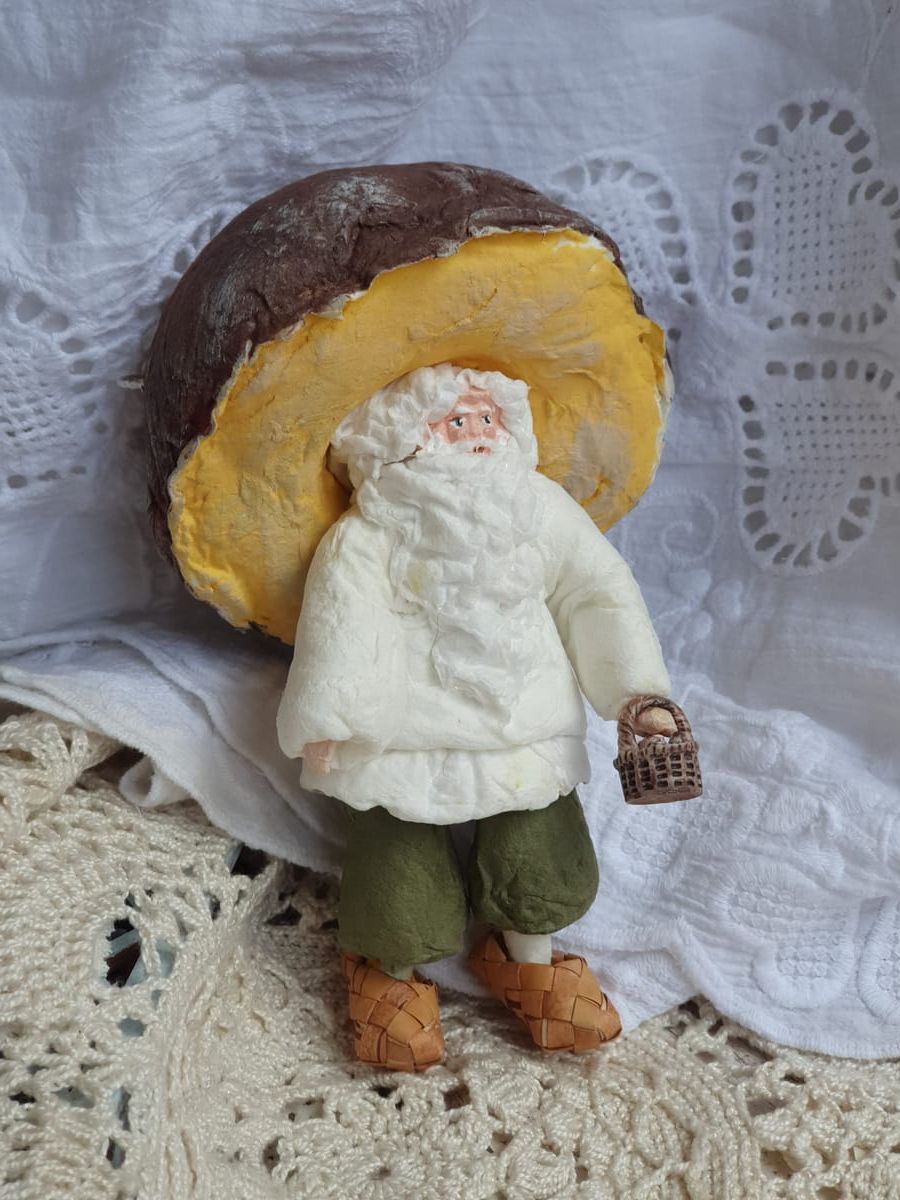 Ватная игрушка Старичок Боровичок с корзиной