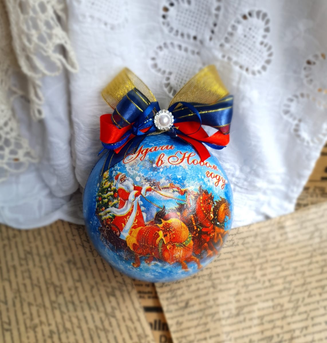 Елочный шар Дед мороз на тройке 